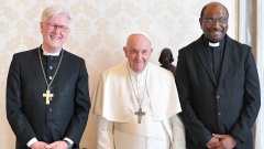 Papst Franziskus mit Heinrich Bedford-Strohm und Jerry Pillay