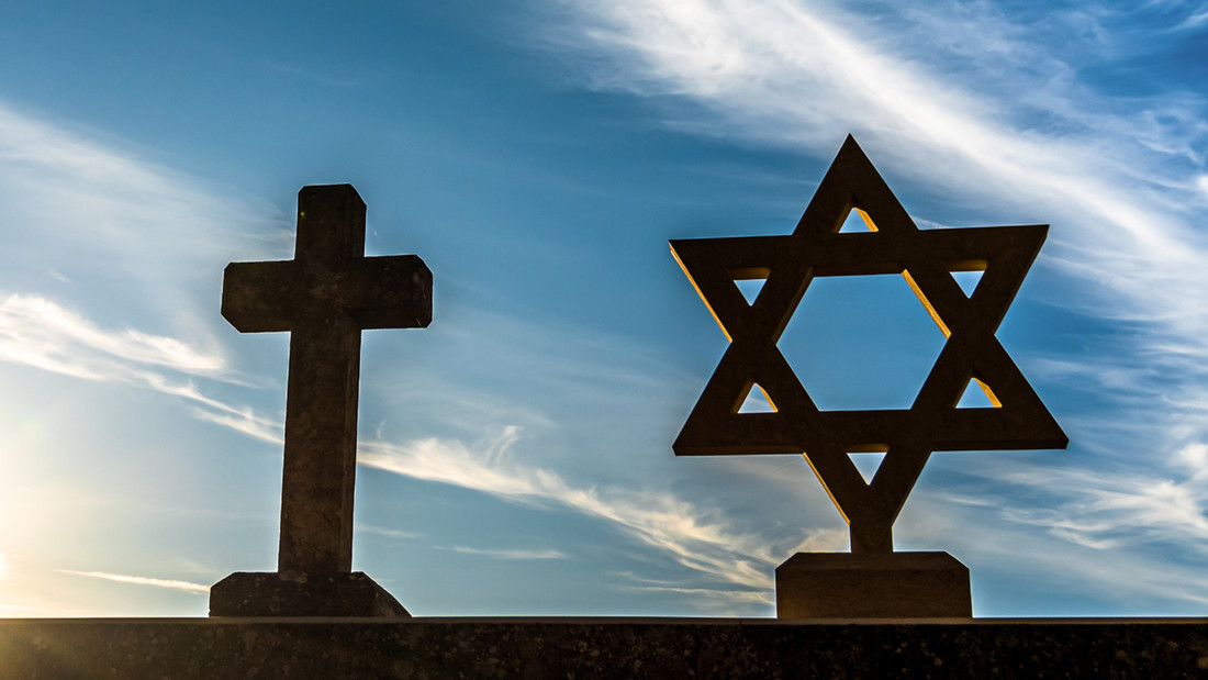 Symbole Kreuz und Stern für Christentum und Judentum